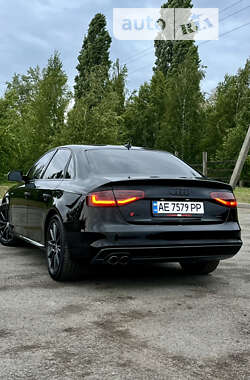 Седан Audi A4 2014 в Днепре