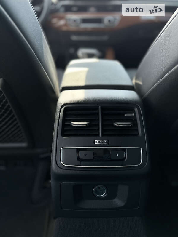 Седан Audi A4 2021 в Луцьку
