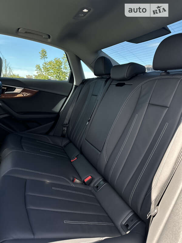 Седан Audi A4 2021 в Луцьку
