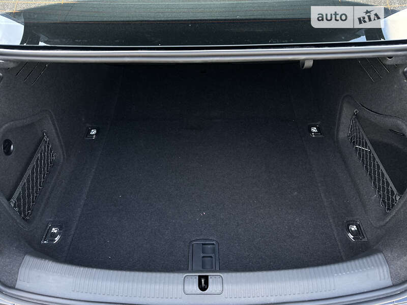 Седан Audi A4 2021 в Луцьку