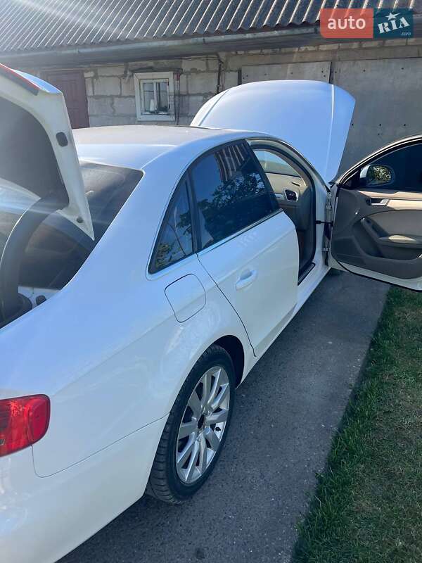 Седан Audi A4 2008 в Ратным