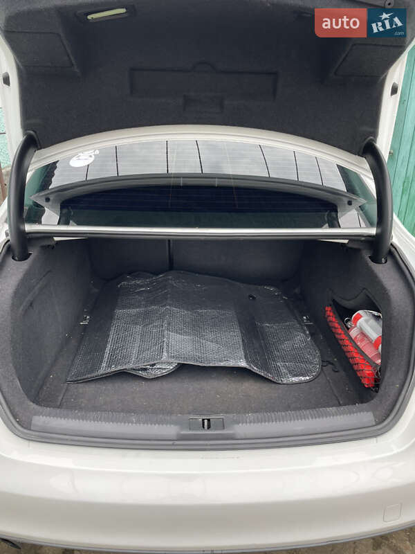 Седан Audi A4 2014 в Вознесенске