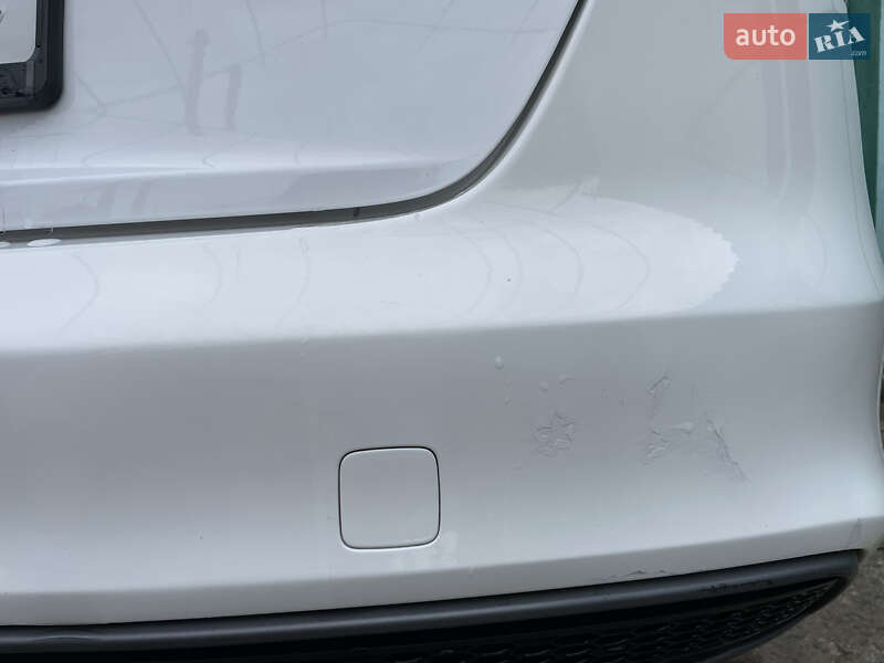 Седан Audi A4 2014 в Вознесенске