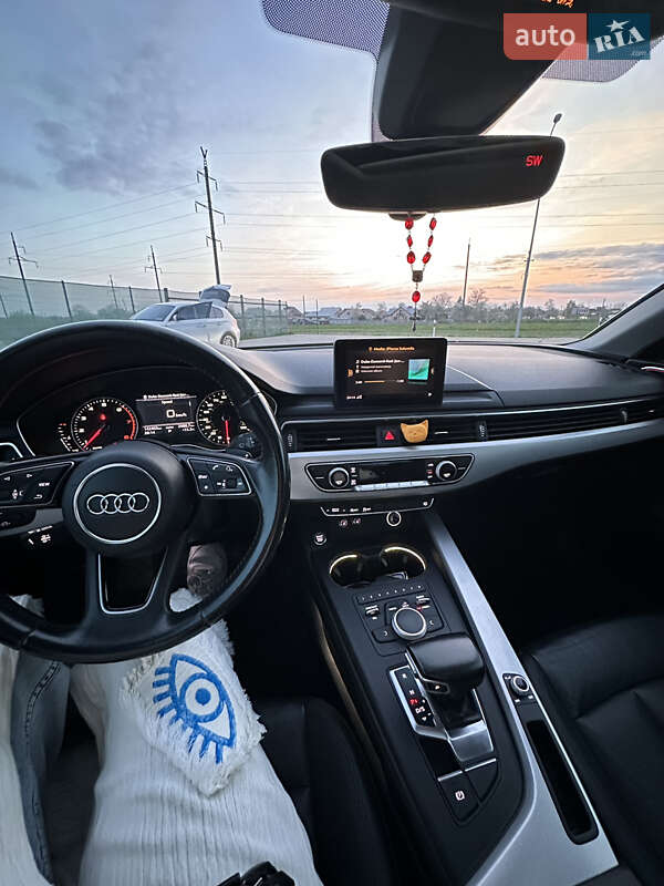 Седан Audi A4 2017 в Львове