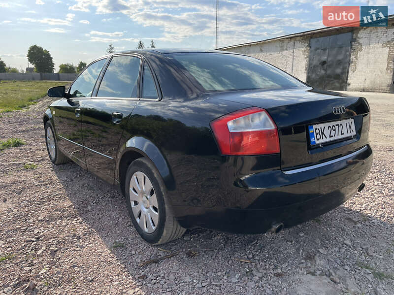 Седан Audi A4 2001 в Березному