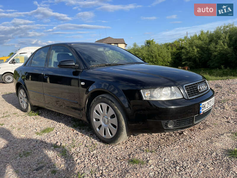 Седан Audi A4 2001 в Березному