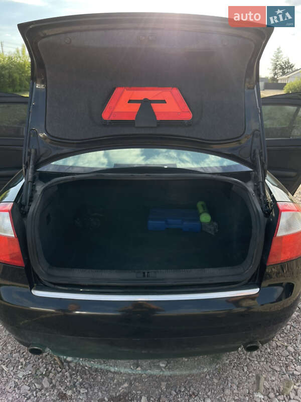 Седан Audi A4 2001 в Березному