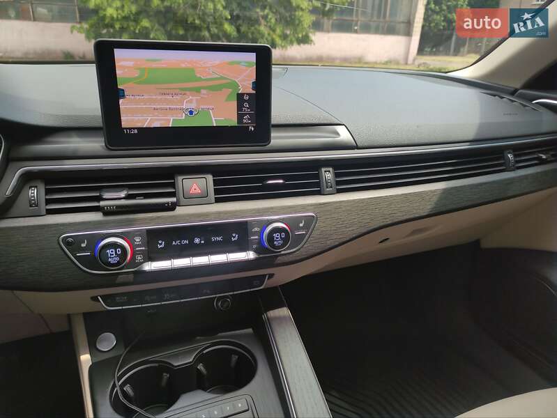Седан Audi A4 2019 в Каменском