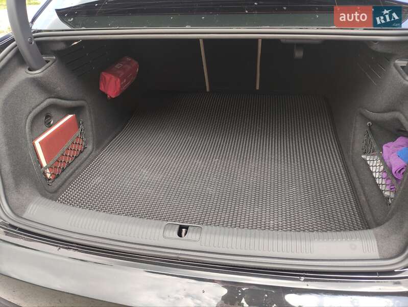 Седан Audi A4 2019 в Каменском