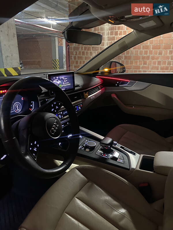 Седан Audi A4 2016 в Львове