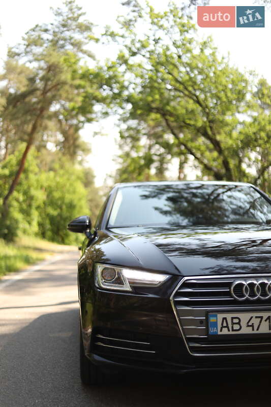 Седан Audi A4 2017 в Киеве