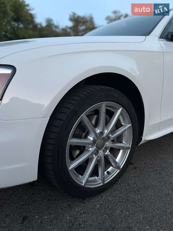 Седан Audi A4 2014 в Одессе
