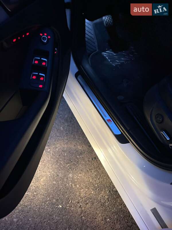 Седан Audi A4 2014 в Одессе