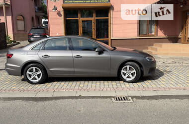 Седан Audi A4 2020 в Сваляві