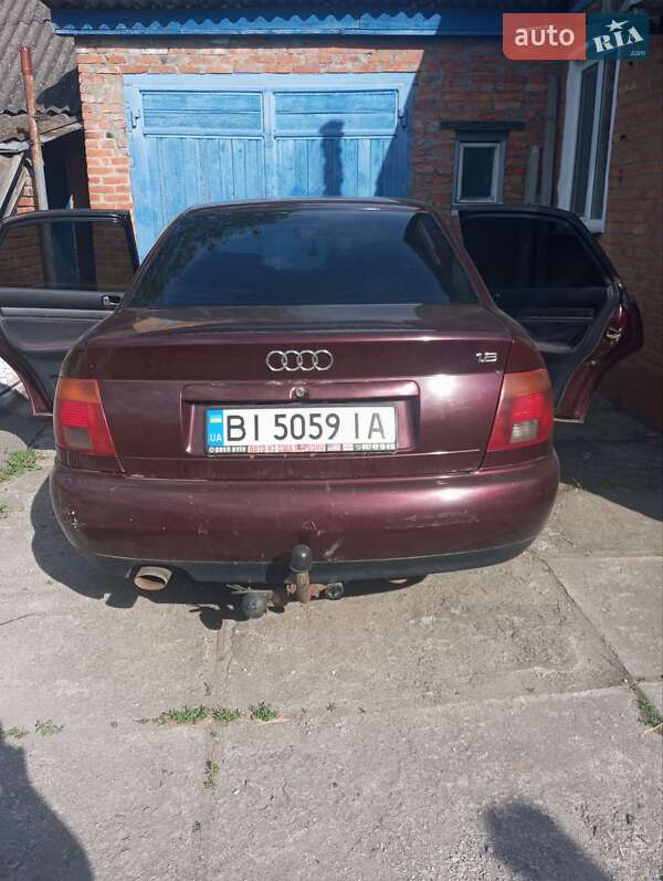 Седан Audi A4 1996 в Полтаві