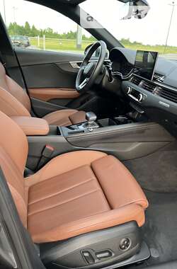 Седан Audi A4 2021 в 
