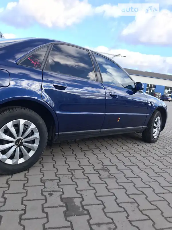 Седан Audi A4 2000 в 