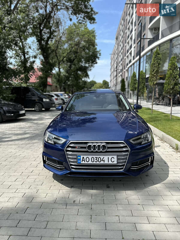 Седан Audi A4 2017 в Києві