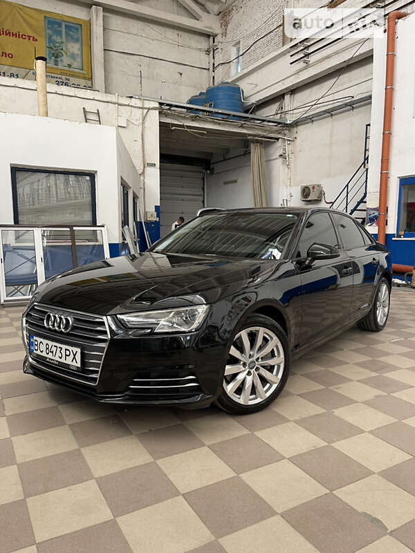 Седан Audi A4 2015 в Львове