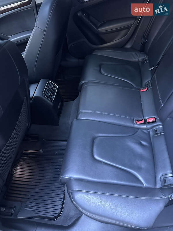 Седан Audi A4 2014 в Ивано-Франковске