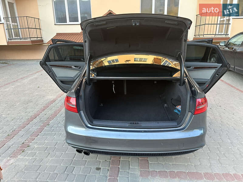 Седан Audi A4 2013 в Чорткові