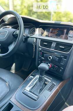 Седан Audi A4 2012 в Луцке