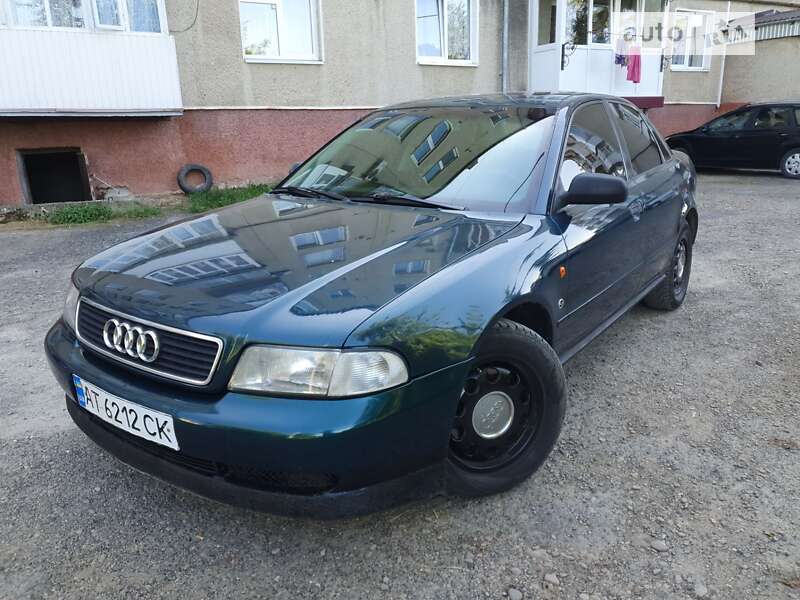 Седан Audi A4 1995 в Ивано-Франковске