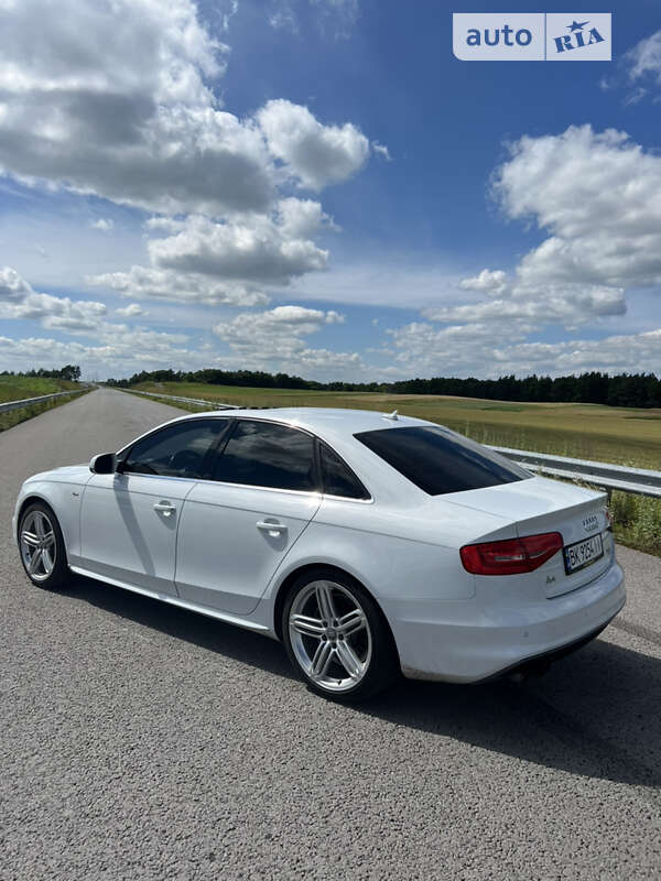 Седан Audi A4 2012 в Ровно