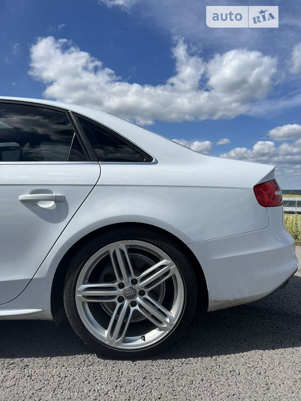 Седан Audi A4 2012 в Ровно