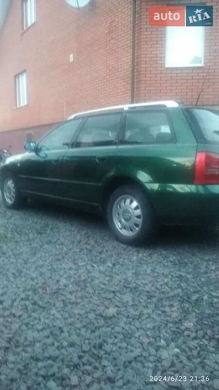 Універсал Audi A4 2001 в Рокитному