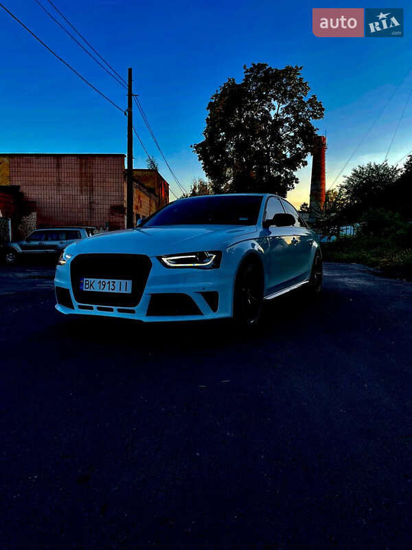 Седан Audi A4 2014 в Ровно