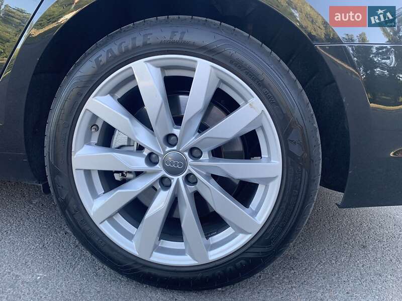 Седан Audi A4 2016 в Полтаве