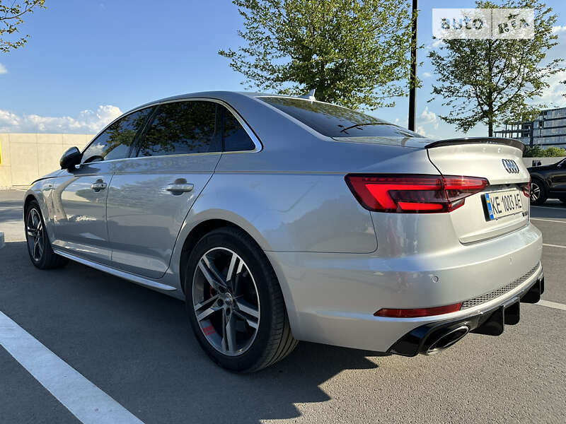 Седан Audi A4 2017 в Днепре