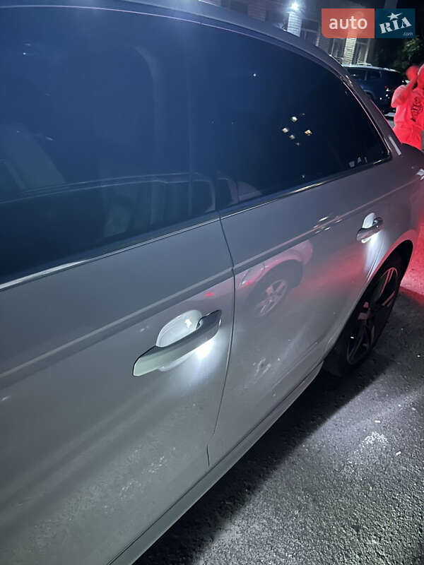 Седан Audi A4 2016 в Днепре