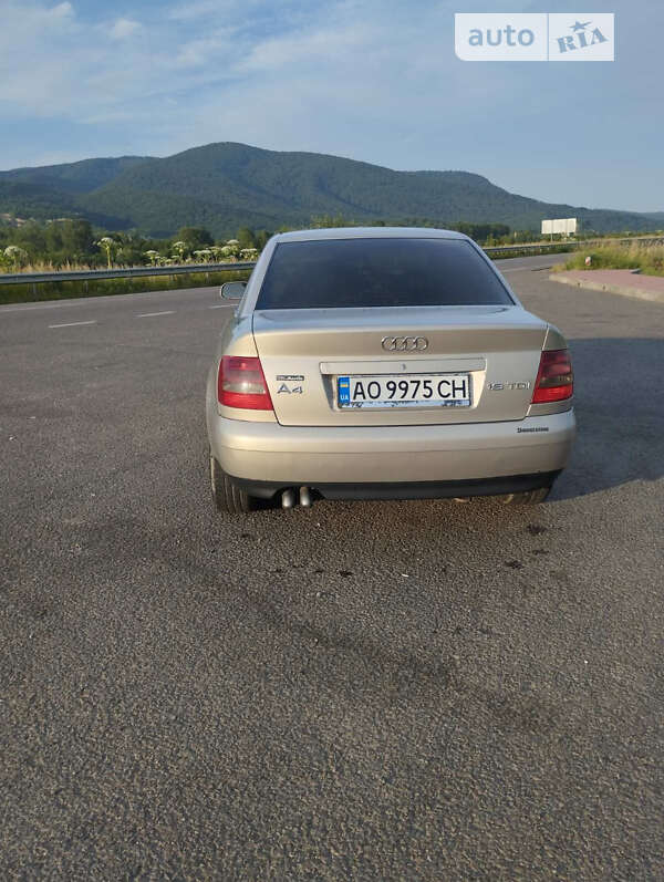 Седан Audi A4 2000 в 
