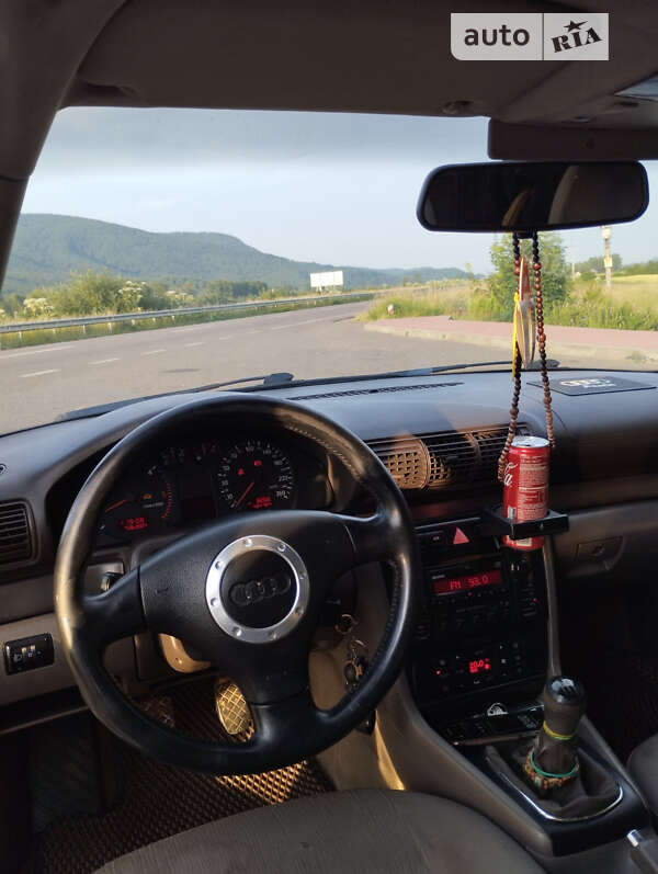 Седан Audi A4 2000 в Виноградові