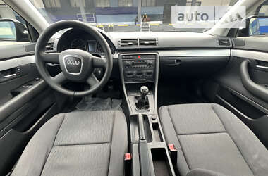 Седан Audi A4 2006 в Ровно