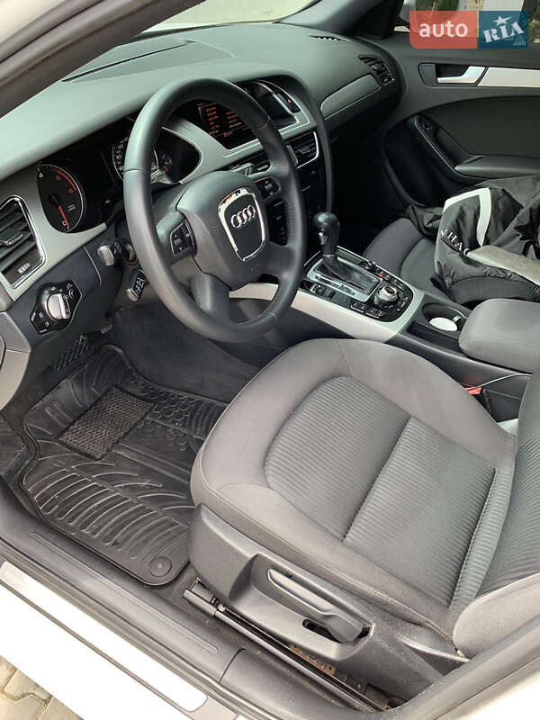 Універсал Audi A4 2011 в Чернівцях