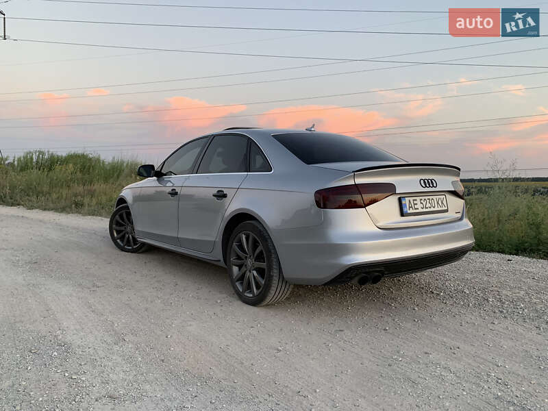 Седан Audi A4 2014 в Днепре