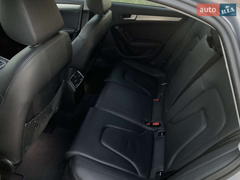Седан Audi A4 2014 в Днепре