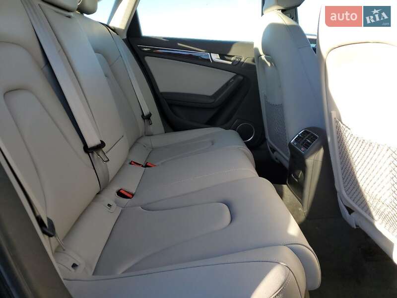 Седан Audi A4 2013 в Львове