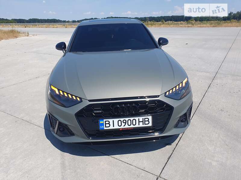 Седан Audi A4 2022 в 