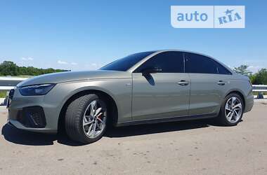 Седан Audi A4 2022 в 