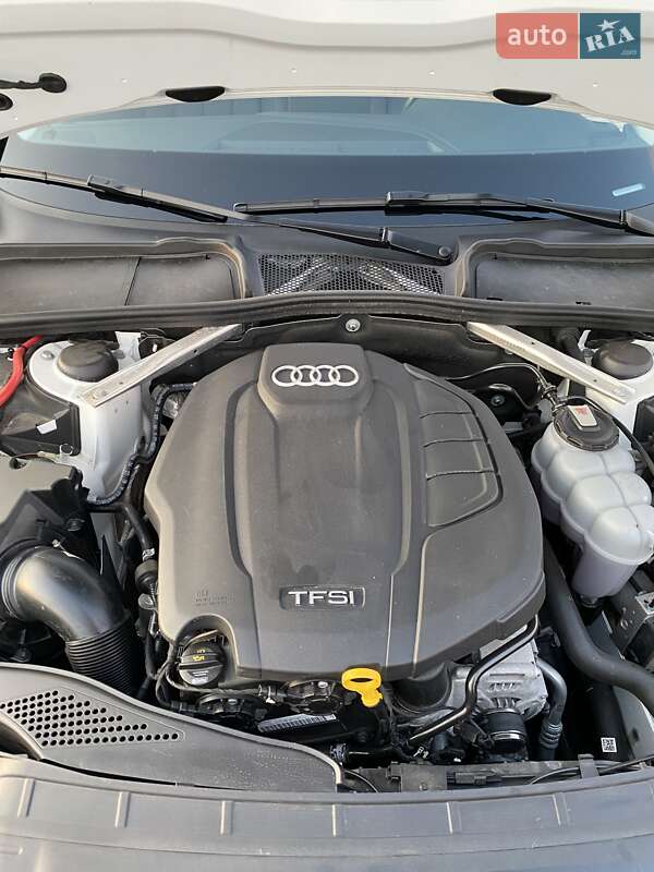 Седан Audi A4 2019 в Тячеве