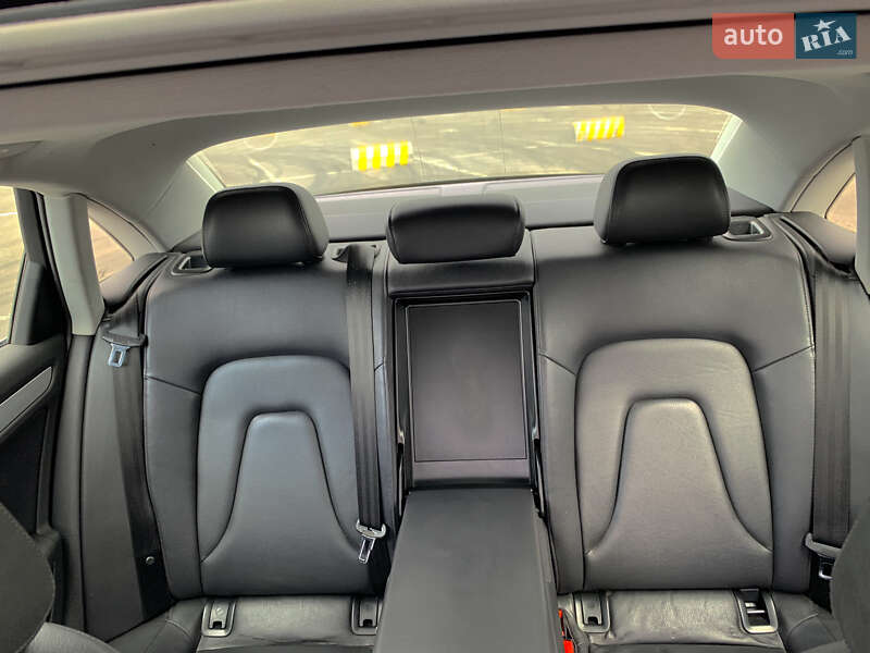Седан Audi A4 2012 в Львове