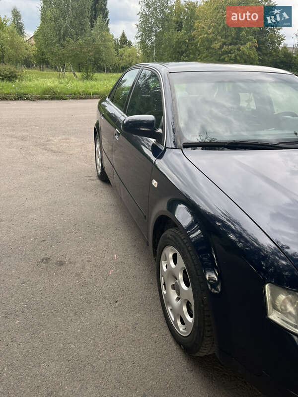 Седан Audi A4 2004 в Рівному