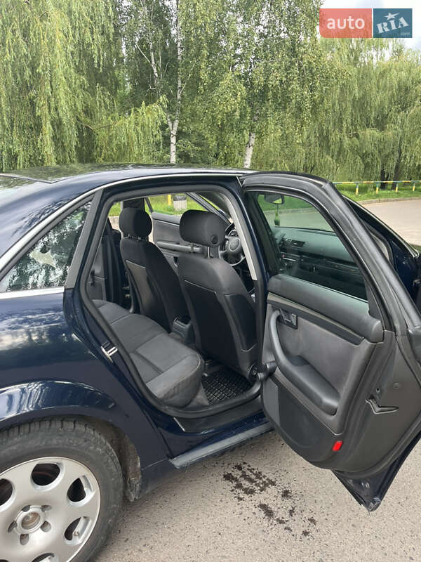 Седан Audi A4 2004 в Рівному