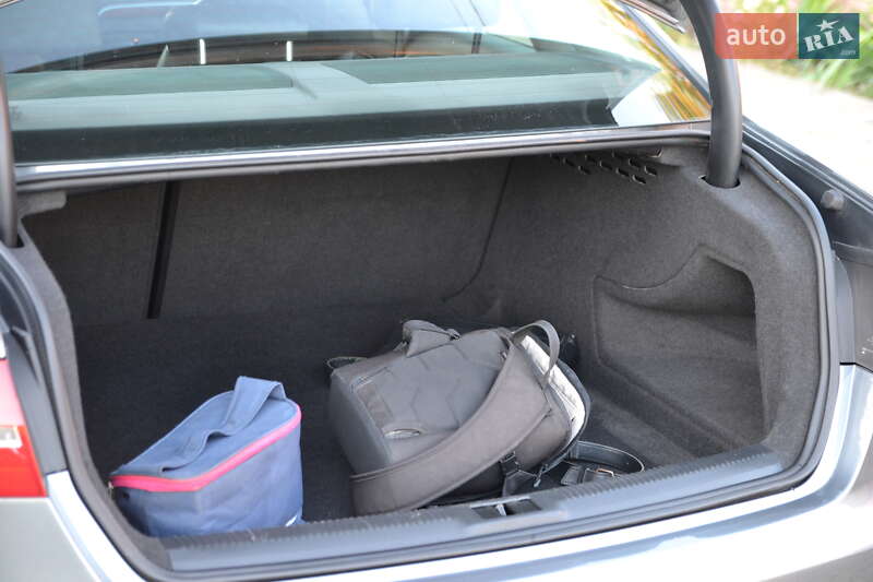 Седан Audi A4 2014 в Луцке