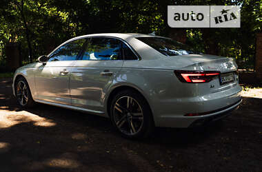 Седан Audi A4 2018 в 