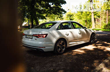 Седан Audi A4 2018 в 